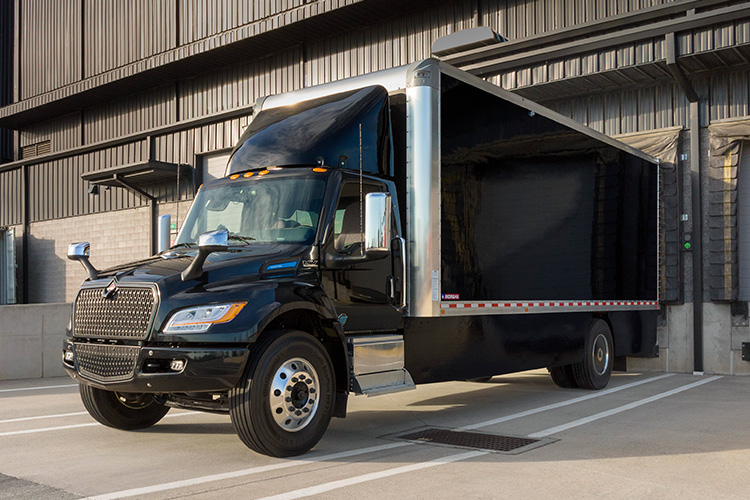 Camion fourgon multi-usages électrique