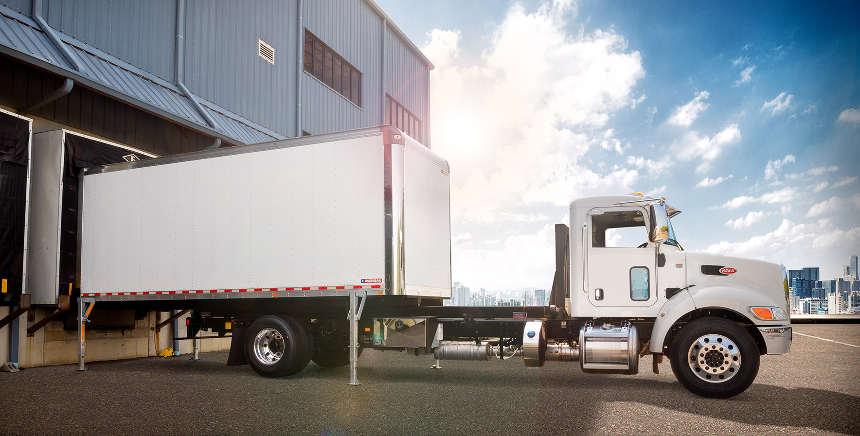 Demountable Concepts truck body detaching from chassis at loading dock