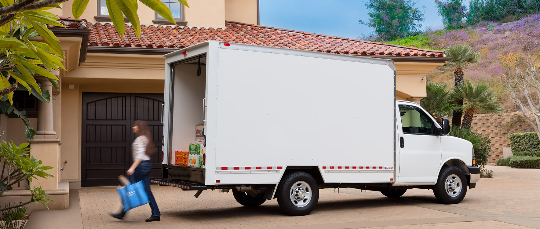 Livraison de produits alimentaires à domicile avec le Fourgon Mini-Mover Morgan